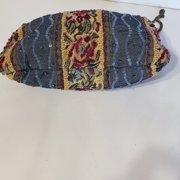 Christiana vintage tapestry shoulder bag beaded kiss lock - Picture 2 of 8